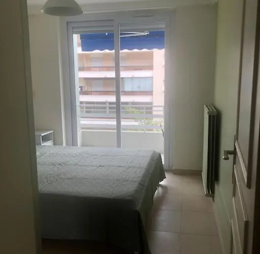 3 Piece A Lejlighed *